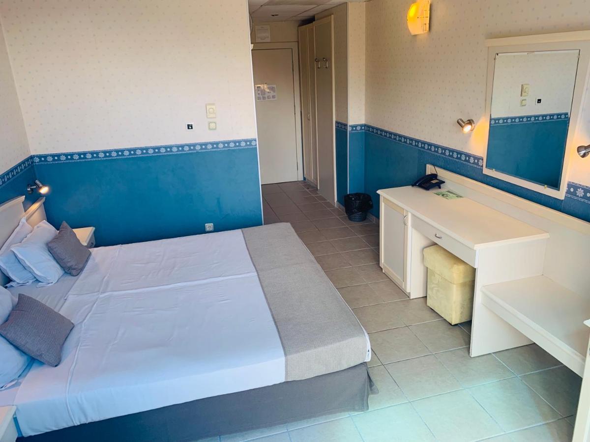 Family Room with Balcony (2 Adults + 2 Children),1001317167:JPEG