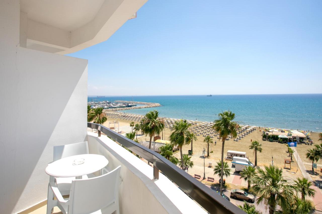 Double or Twin Room Sea View