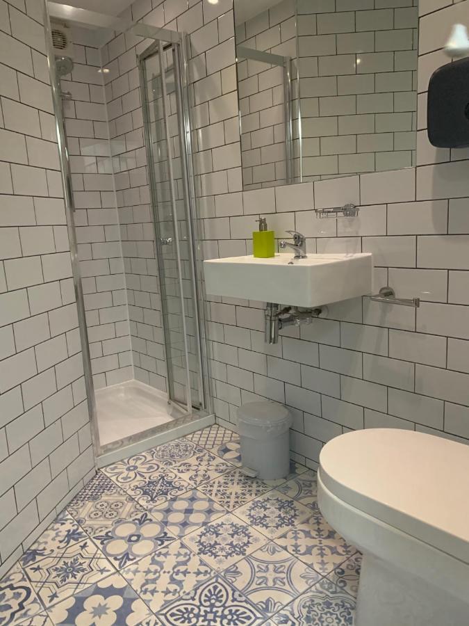 Top Floor Quadruple Room with Shared Bathroom,1011493117:JPEG