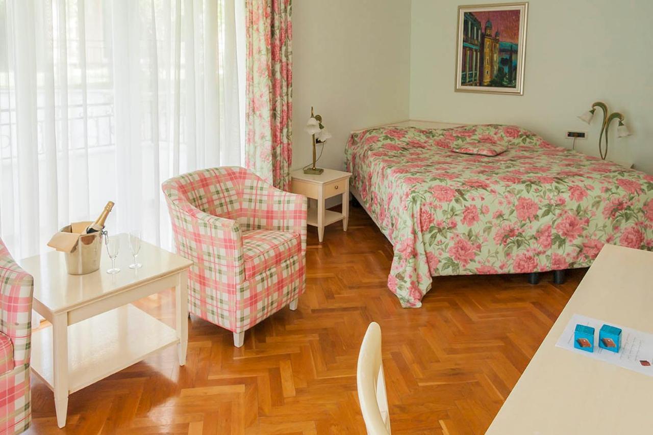 Superior Double Room partial sea view