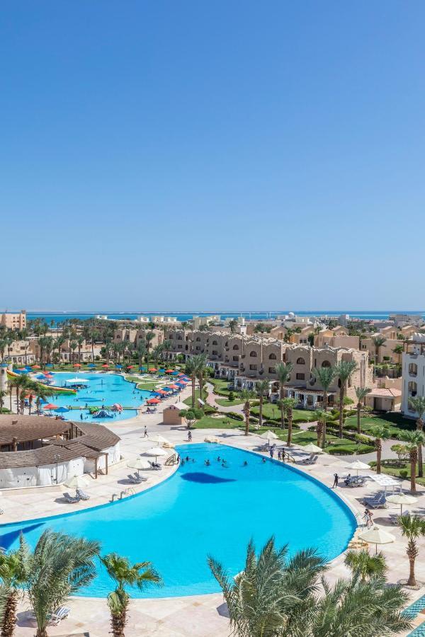 Apartament typu Junior Suite z widokiem na basen