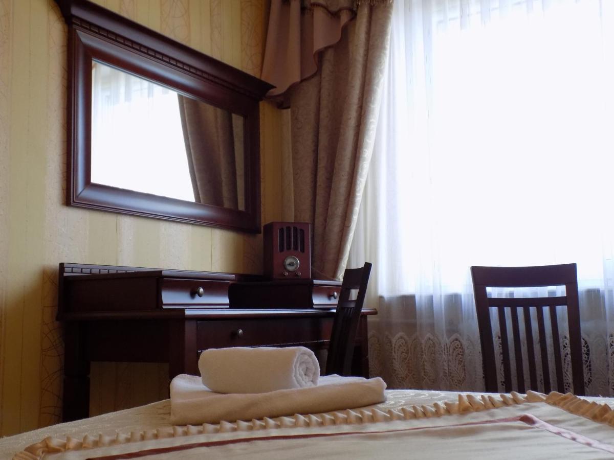 Family Studio,1022823802:JPEG