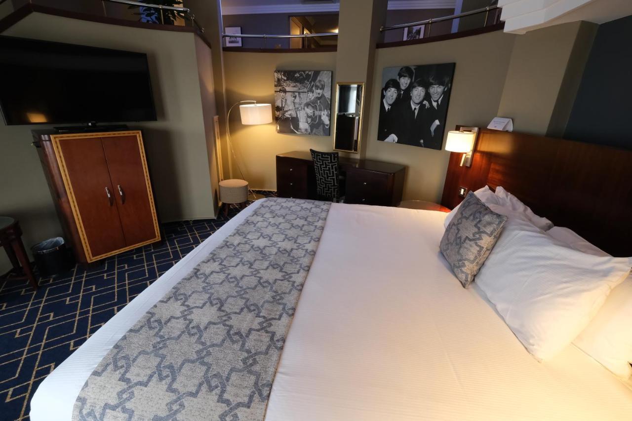 Apartament typu Junior Suite z łóżkiem typu queen-size i salonem
