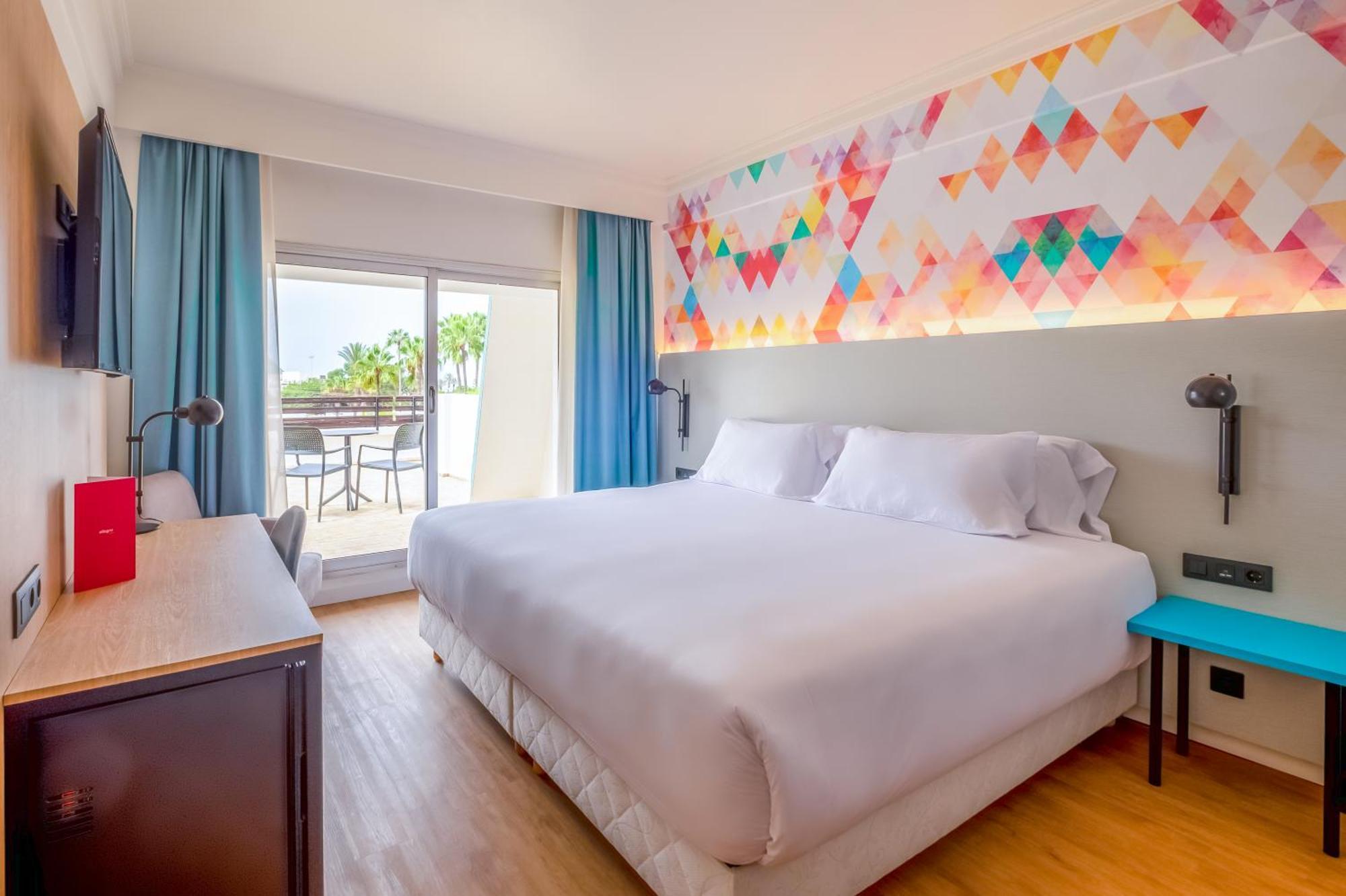 Superior Double or Twin Room with Pool View,1211975683:JPEG