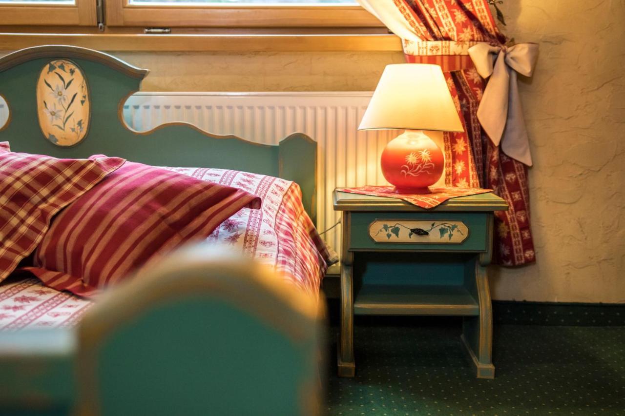 Family Room,1027560292:JPEG