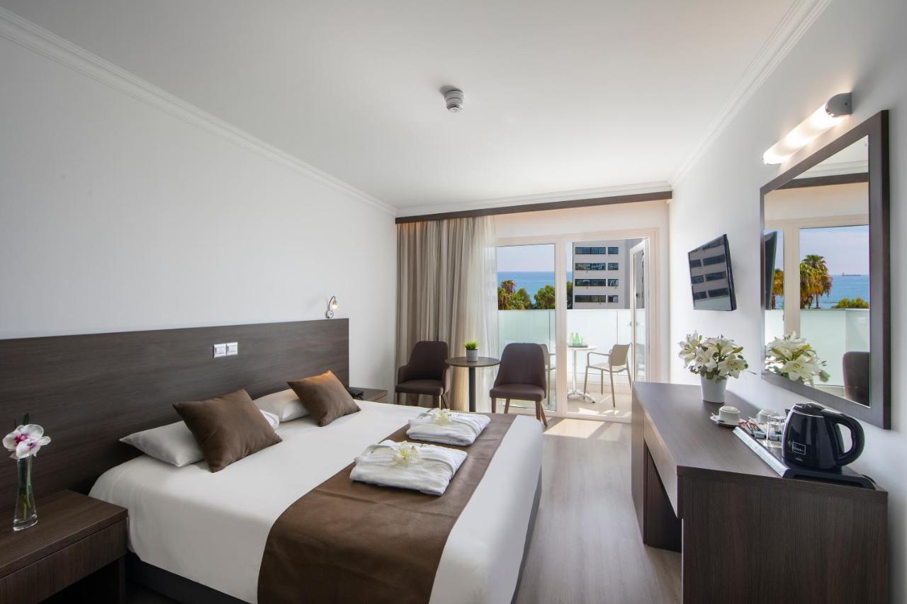 Superior Double or Twin Room Side Sea View