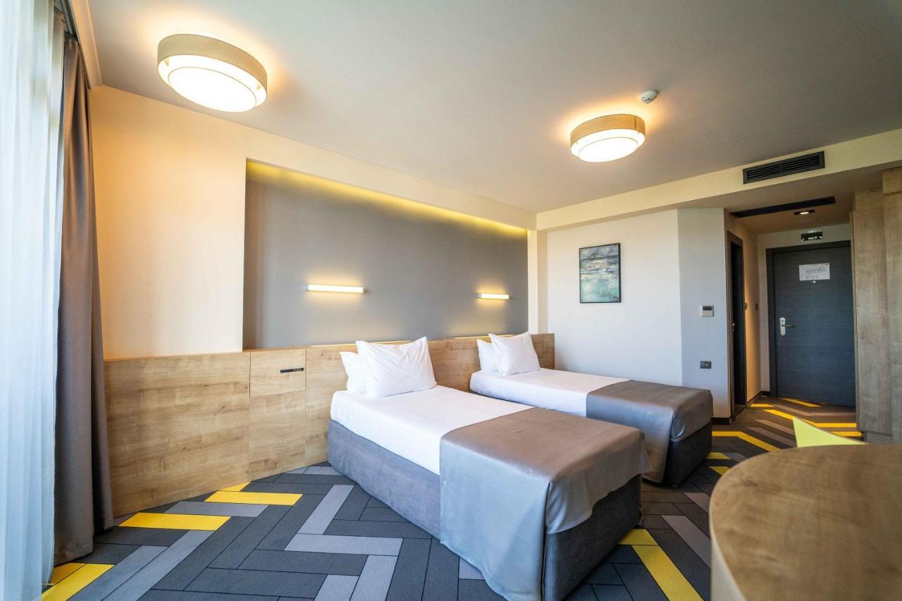 Twin Room with Balcony (2 Adults + 1 Child) - Free Minibar & Parking