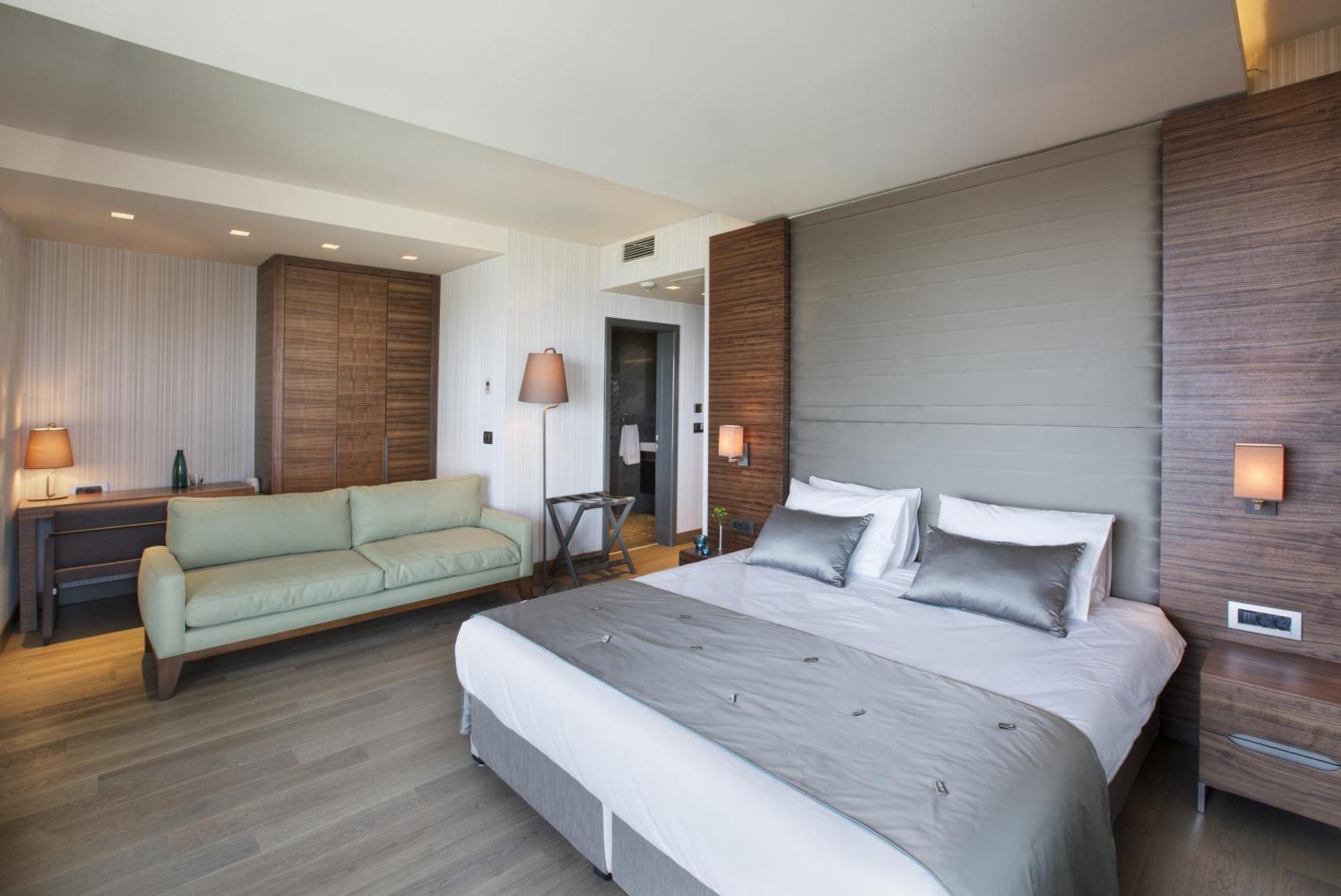 Corner Deluxe Room,697881816:JPEG