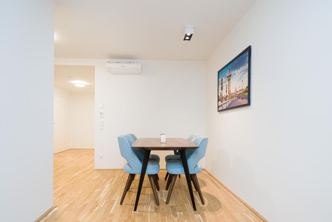One-Bedroom Apartment Balcony,1589469570:JPEG