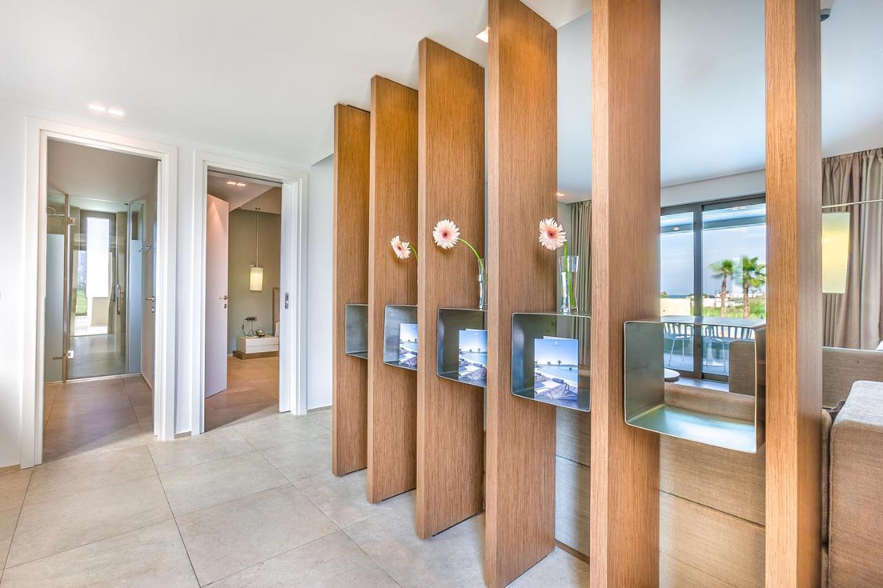 Executive Suite Two Bedrooms Swim-up Sharing Pool