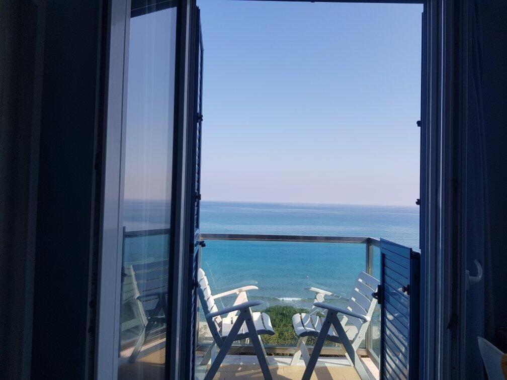 Pokój z Balkonem i Widokiem na Morze