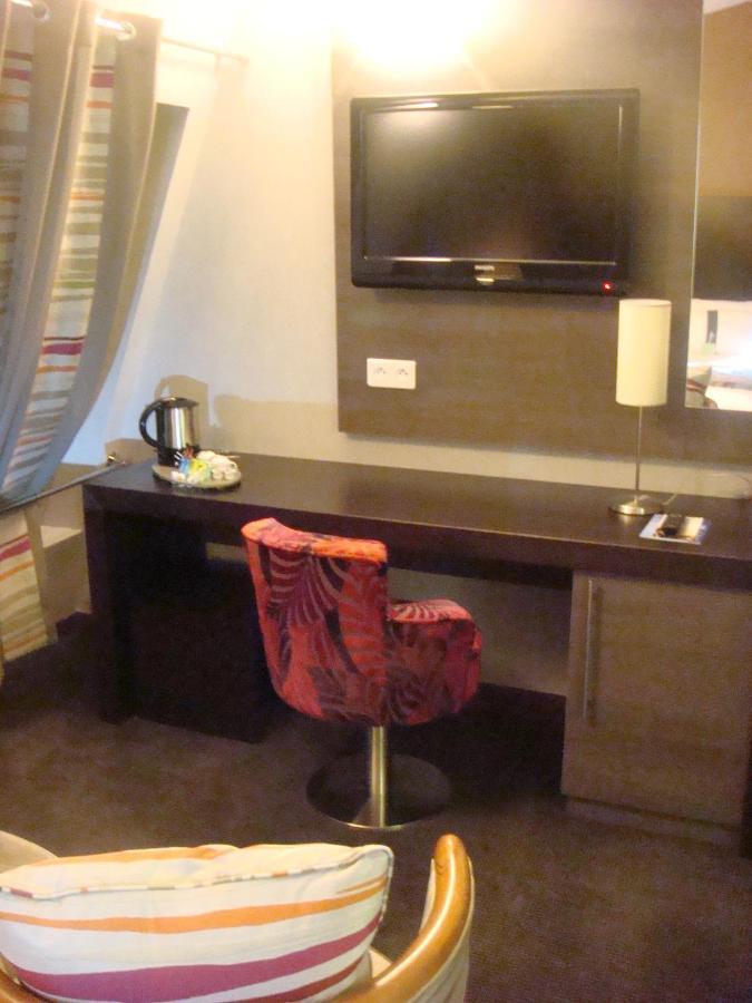 Two-Bedroom Queen Suite Two Single Beds
