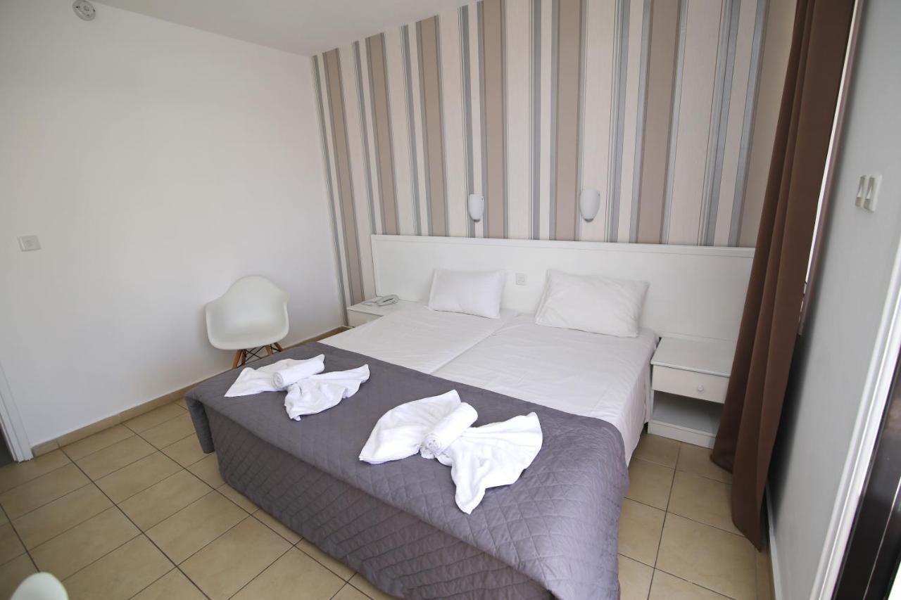 Double or Twin Room Easy Pool Access
