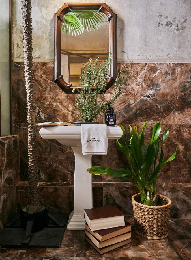 Deluxe Double Room with Bath,1042100209:JPEG