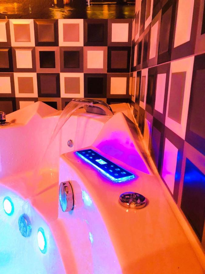 Apartament typu Deluxe Suite z wanną z hydromasażem