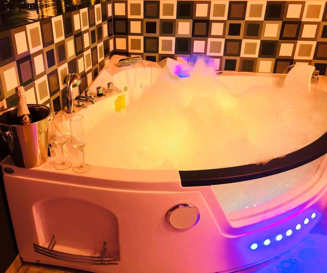 Deluxe Suite Spa Bath,1043433166:JPEG