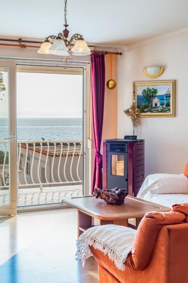 Deluxe Two-Bedroom Apartment Sea View