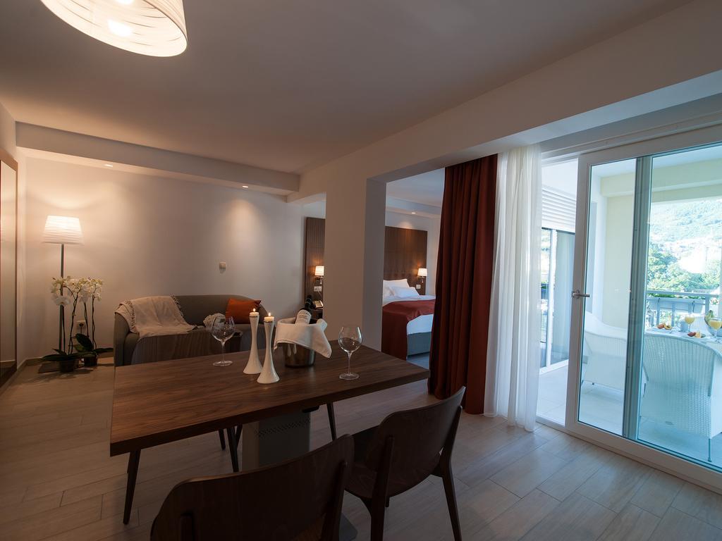 One-Bedroom Apartment with Balcony with Park View (2 Adults),104742758:JPEG