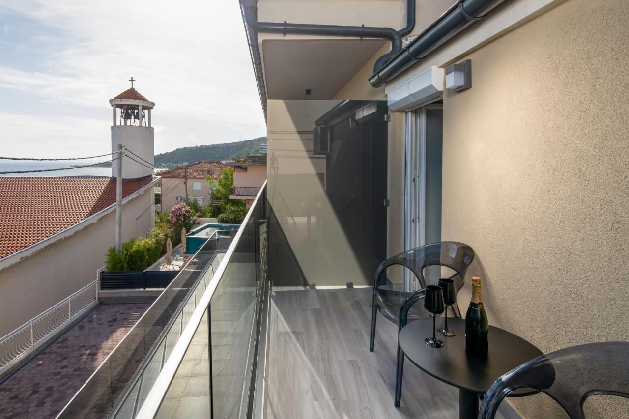 Studio Balcony,1054630654:JPEG