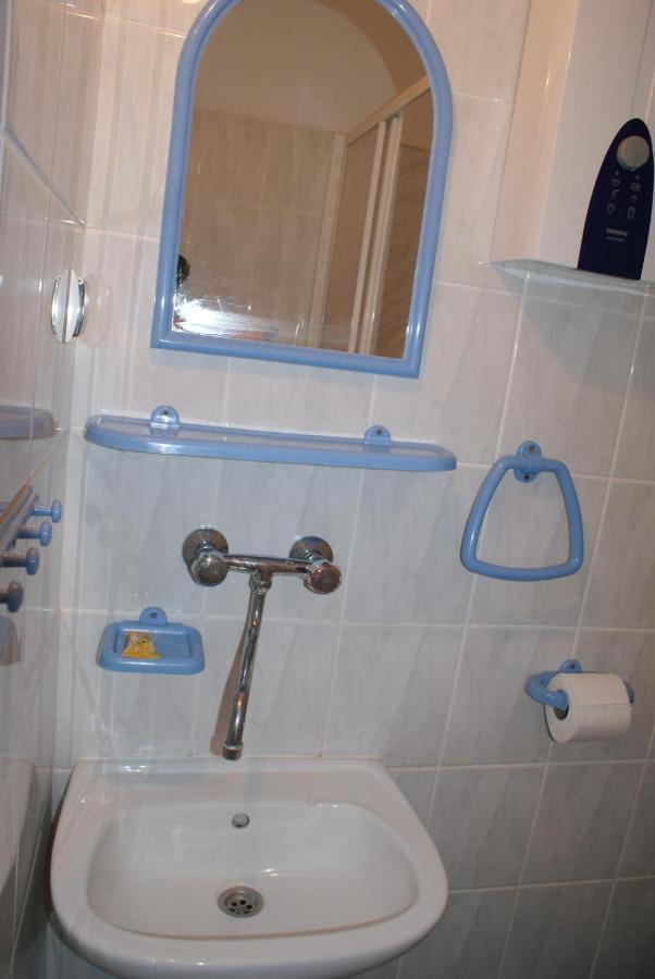 Small Double Room,1059554242:JPEG
