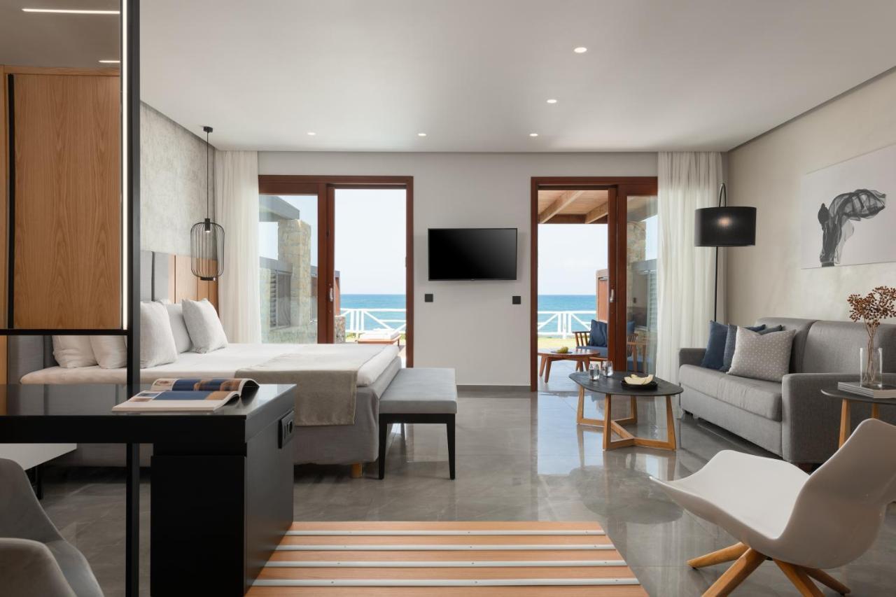 Junior Suite Sea Front Private Pool