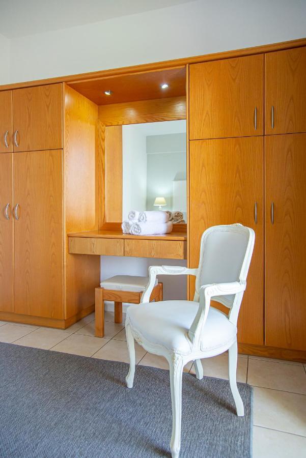 Luxury One-Bedroom Apartment Sea View