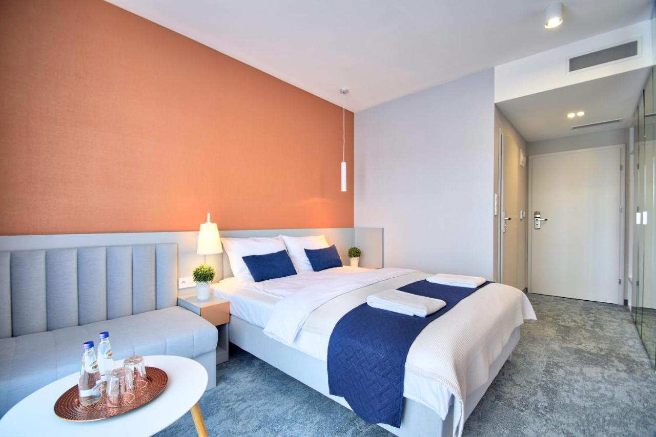 Deluxe Double Room with Balcony,1082804209:JPEG