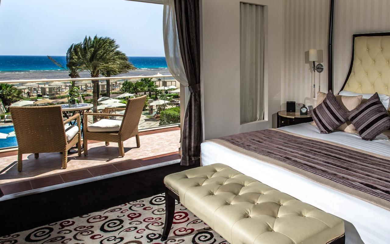 Apartament typu Premier Suite z widokiem na morze i basen oraz pakietem VIP