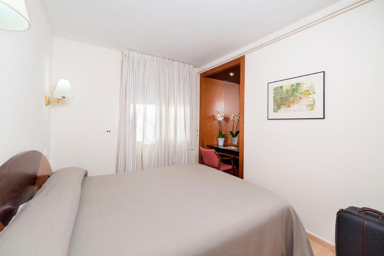 Pokój Dwuosobowy z balkonem i widokiem na morze