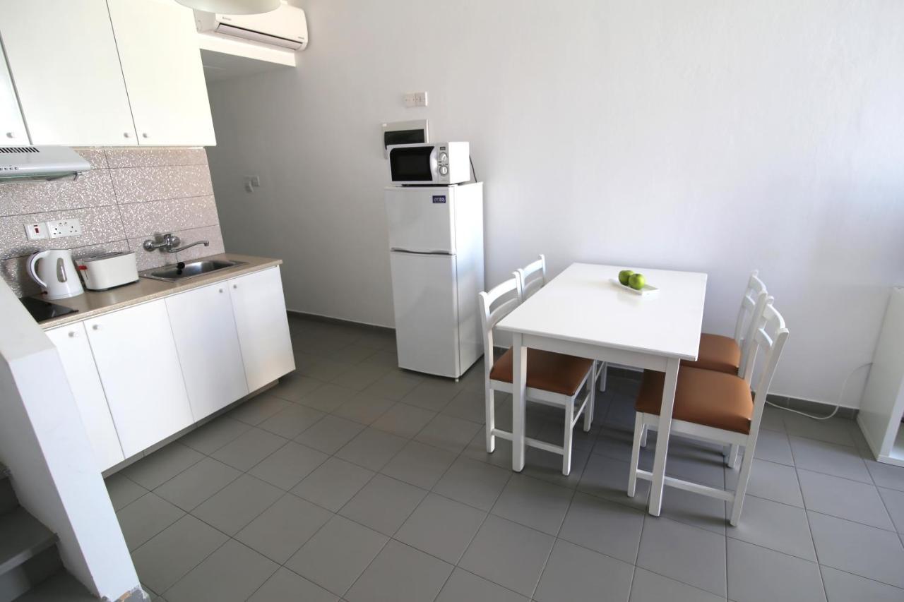 Deluxe One-Bedroom Apartment Terrace Pool View Split Level
