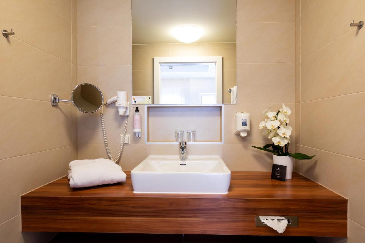 Double Room adjoining building
