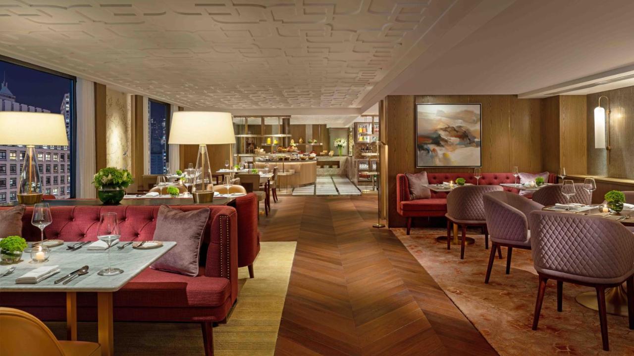 Statue Square King Suite