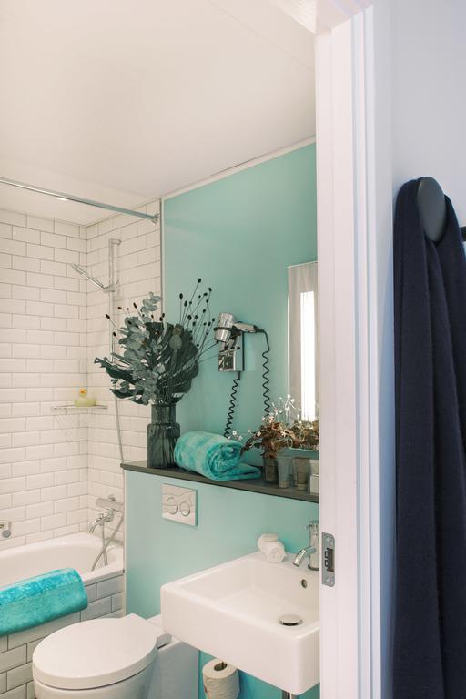 Family Room,405055266:JPEG