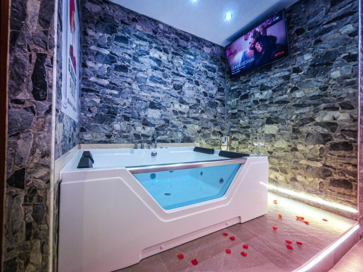 Suite with Spa Bath,1092649341:JPEG