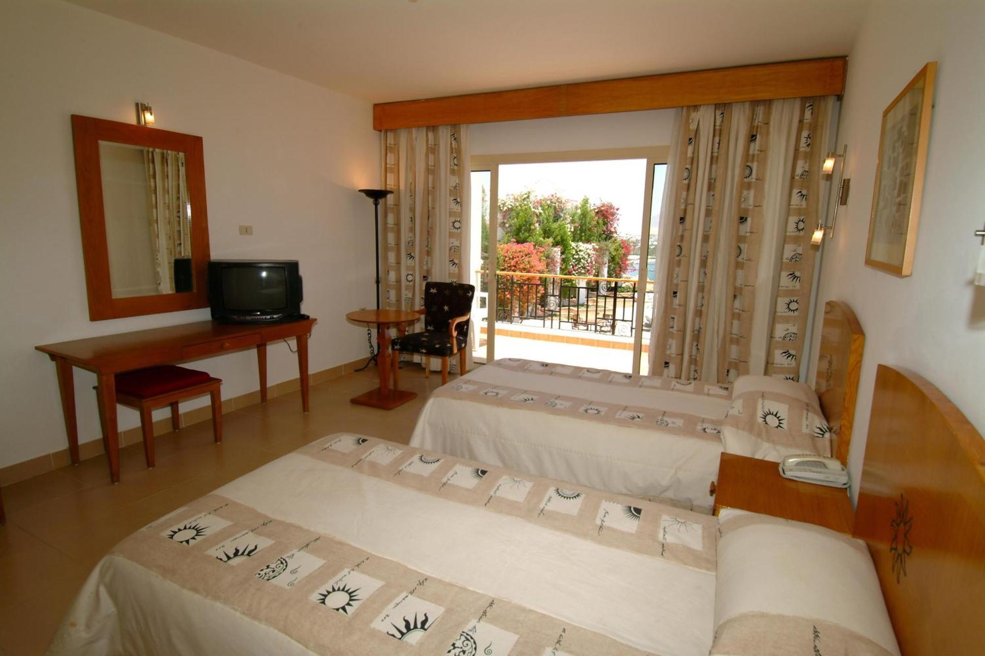Superior Triple Room with Sea View,109369158:JPEG