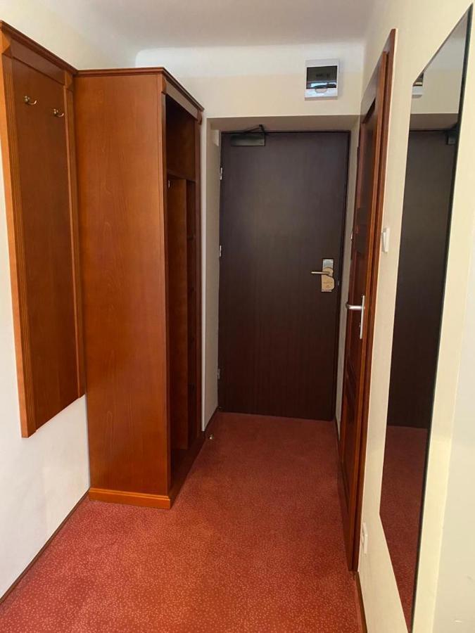 Small Single Room,1094409906:JPEG