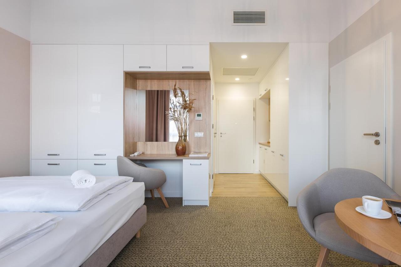 Superior,1106720289:JPEG