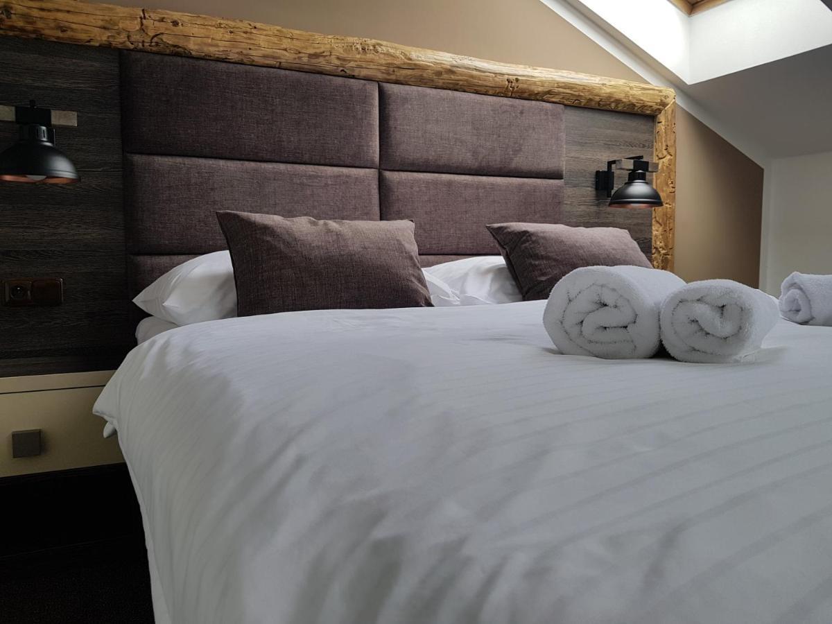 Two-Bedroom Apartment,1112362071:JPEG