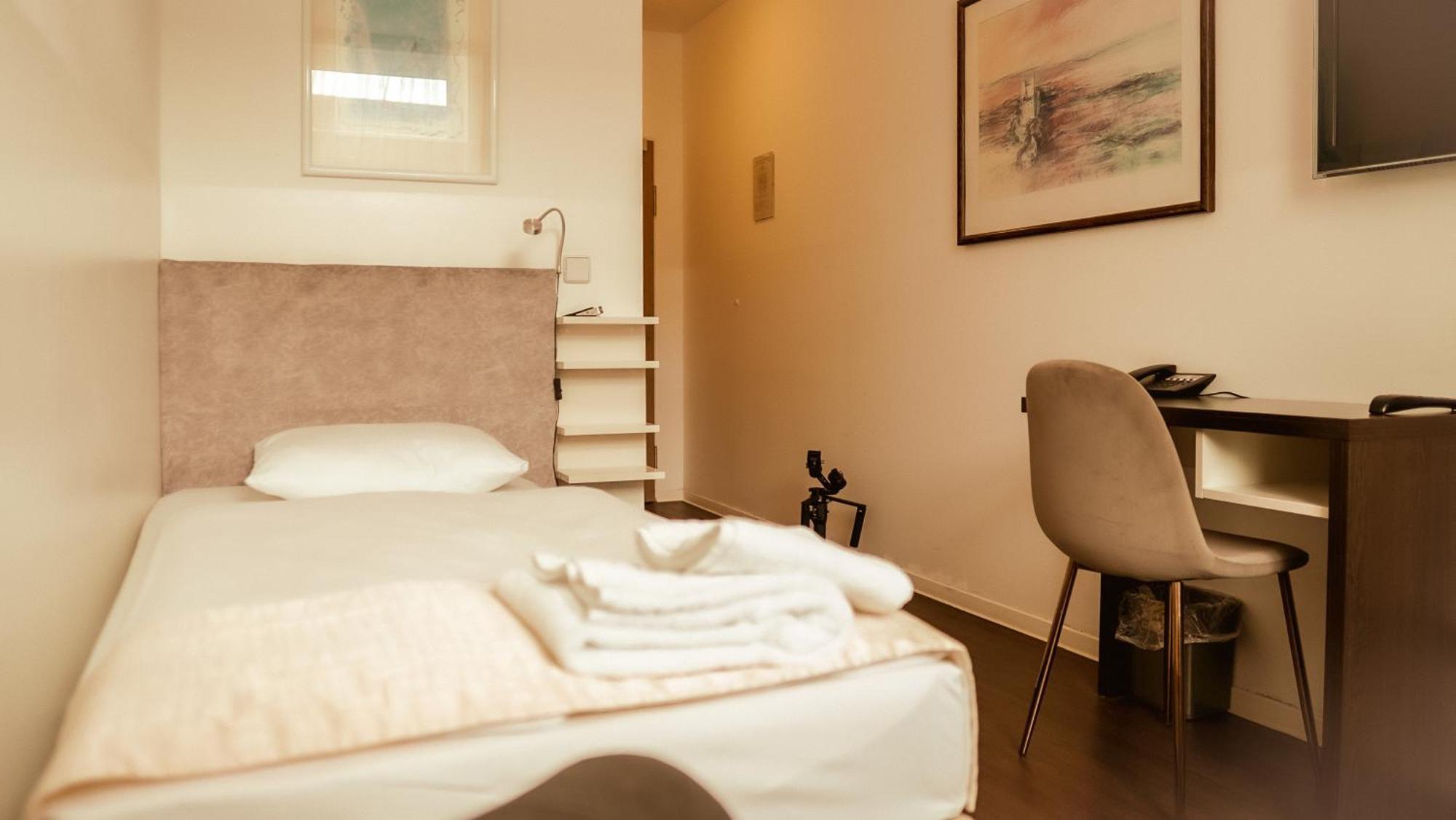 Single Room,1276766872:JPEG