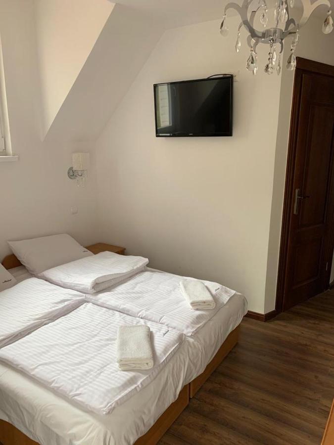 Double Room,1407744674:JPEG