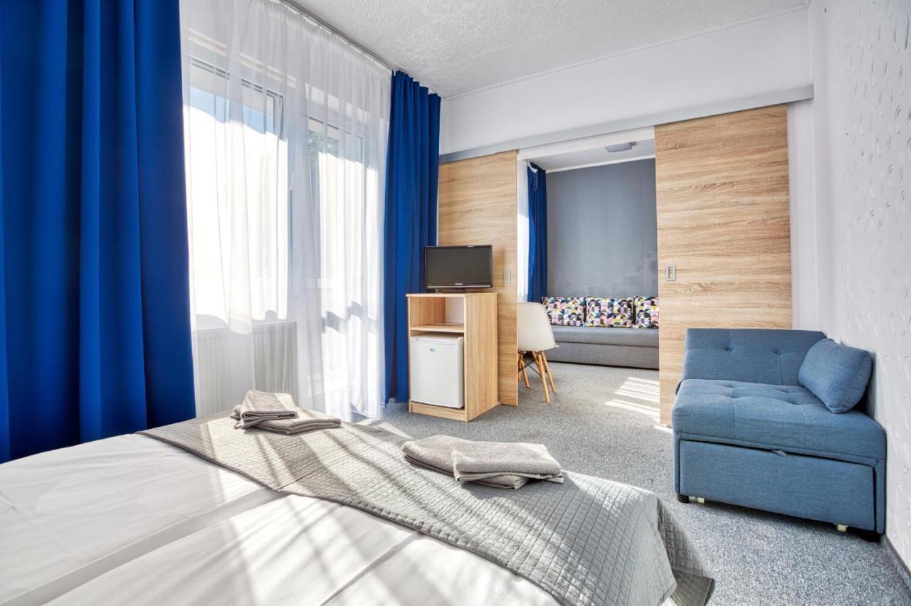 Studio,1123017831:JPEG