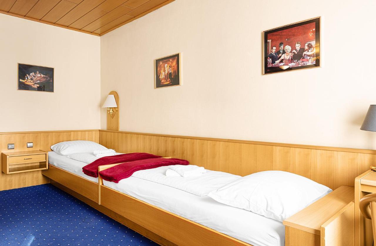 Double or Twin Room Private Bathroom