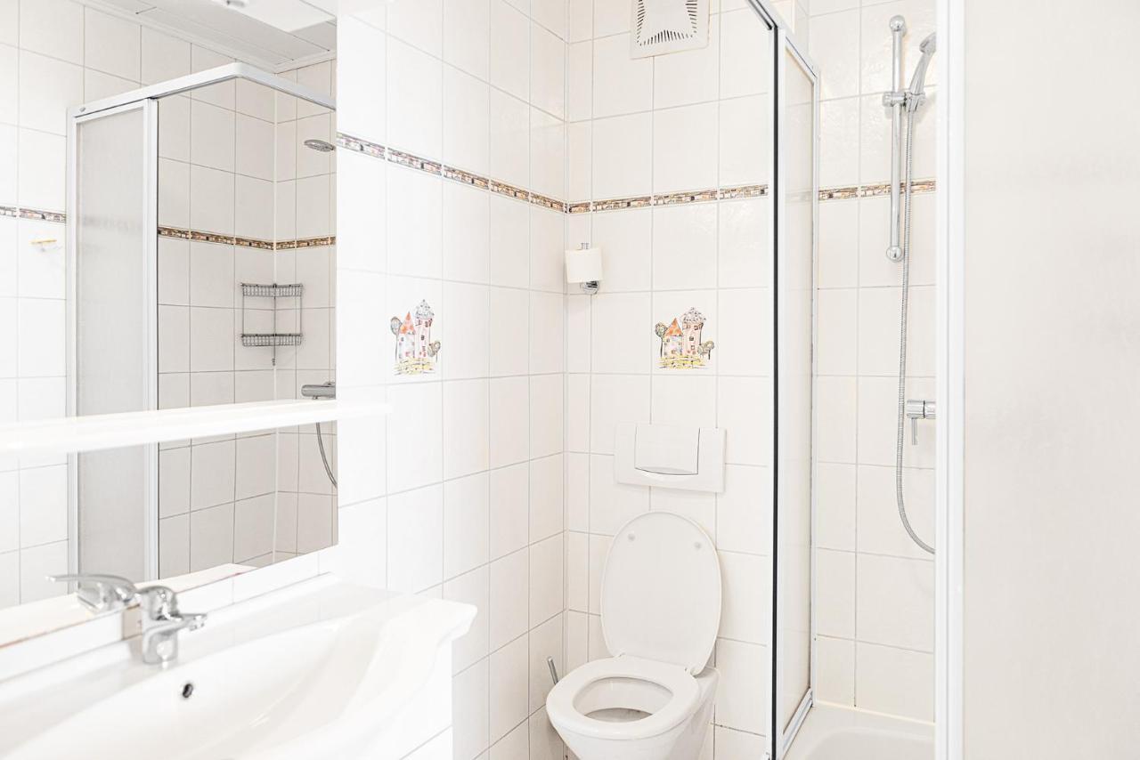 Double or Twin Room Private Bathroom