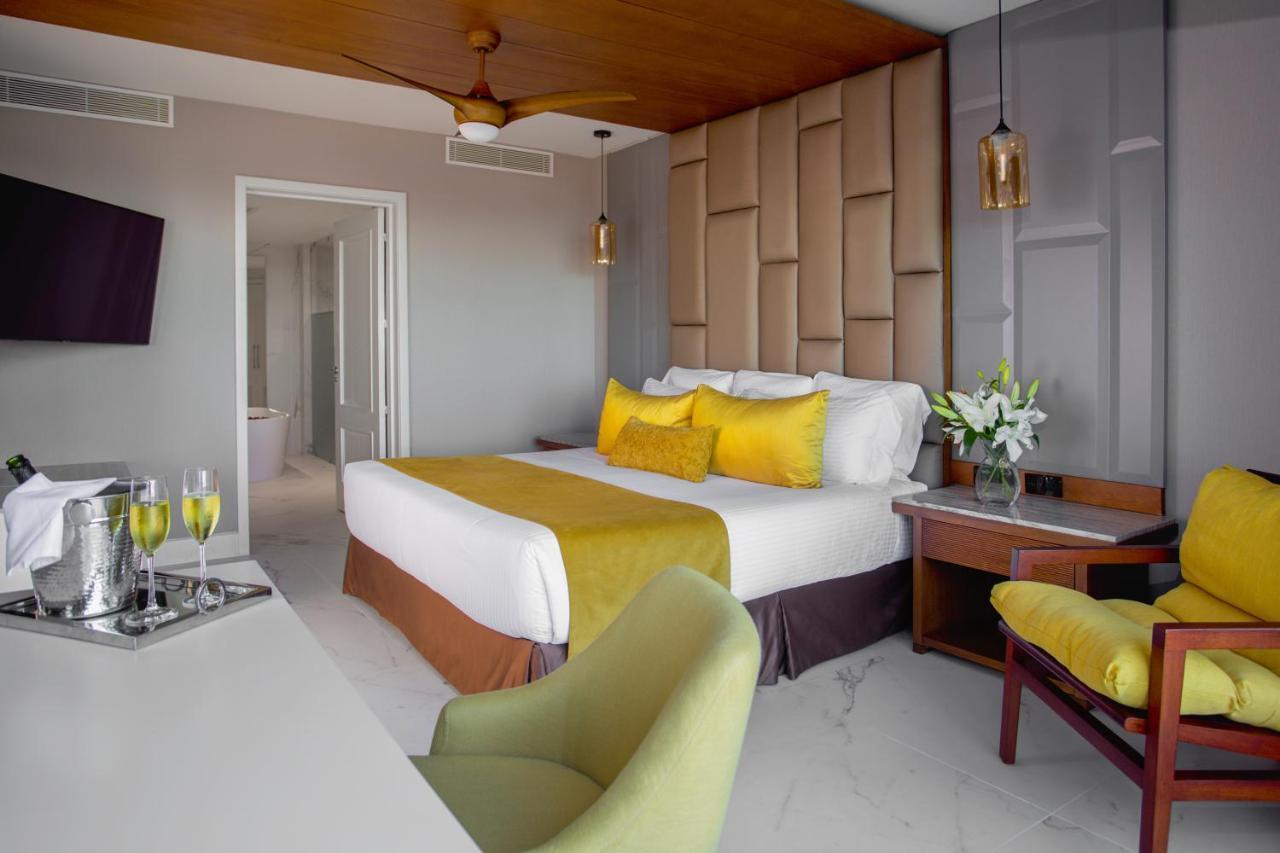 Apartament typu Preferred Club Master Suite z widokiem na tropikalną roślinność
