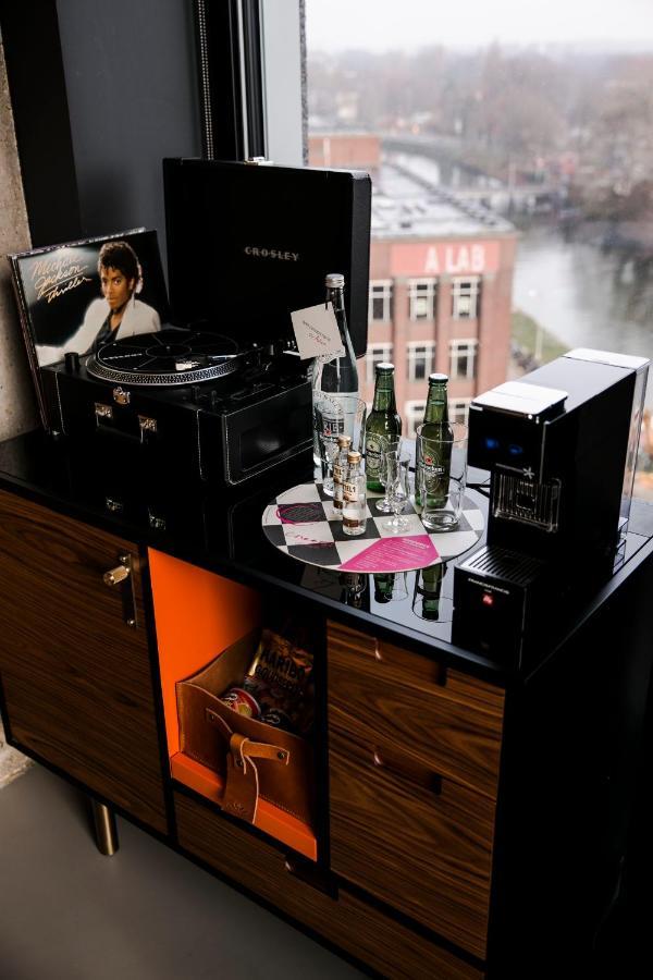 Deluxe Corner Room City View