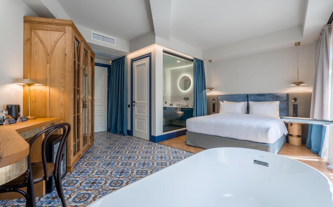 Deluxe Double Room with Bath,1128170748:JPEG