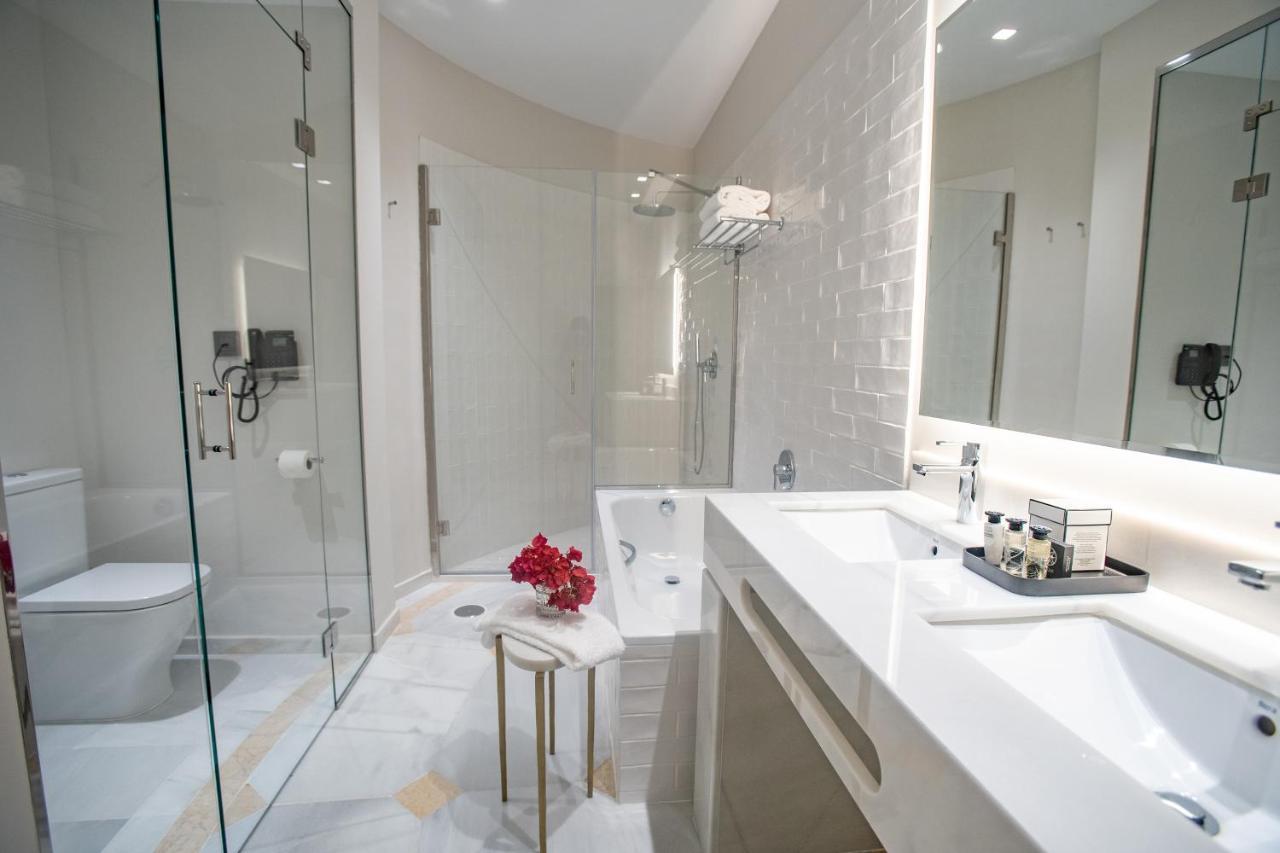 Deluxe Double or Twin Room,1129114083:JPEG