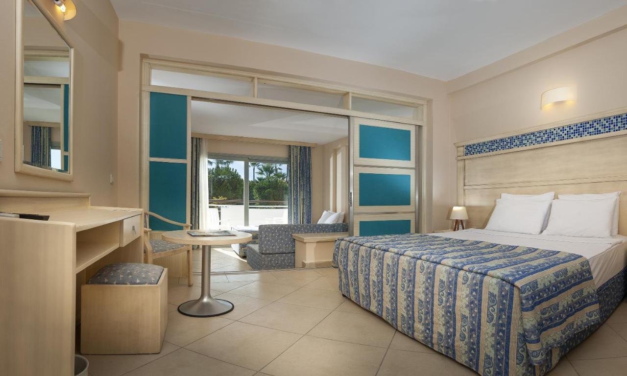 Family Room with Land View (2 Adults + 2 Children),1129839657:JPEG