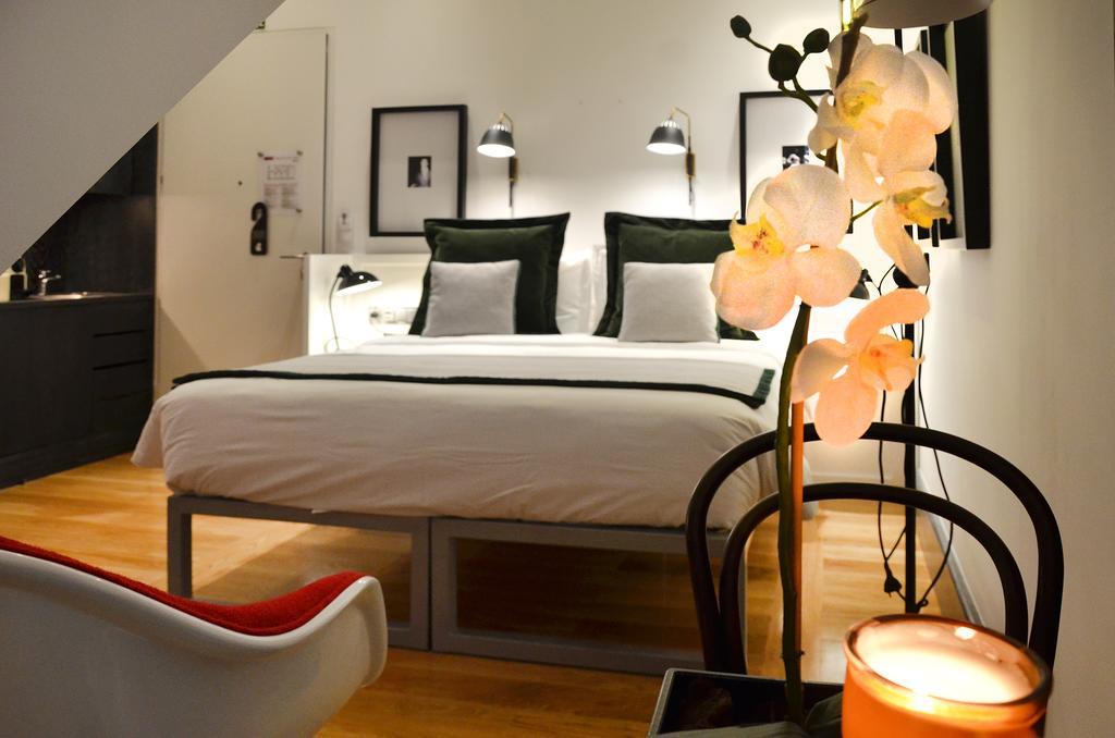 Double Mansard Room City View