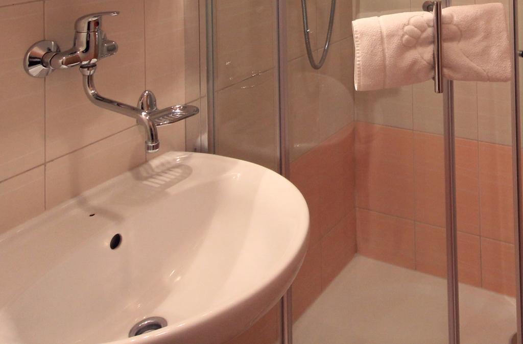 Twin Room,1178368141:JPEG